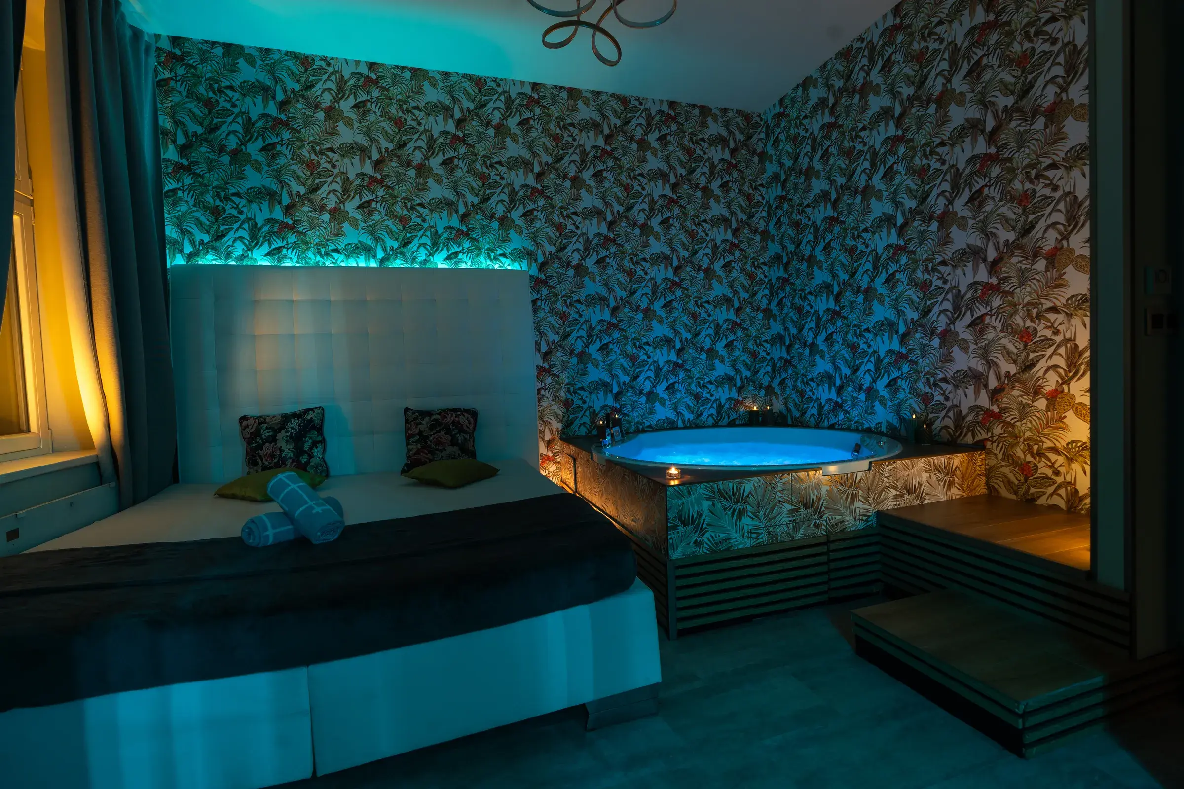 Privátní wellness Praha, pokoj Bangkok s vířivkou a king size postelí, True Funny Relax